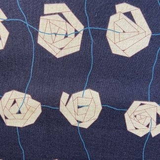 Viscosa rosas geométricas en azul de Kokka Fabrics